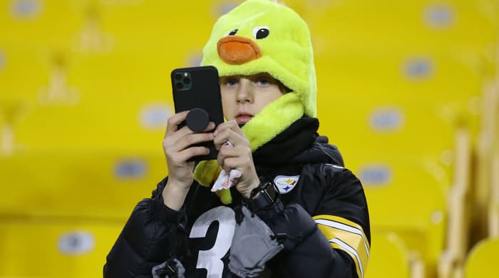 nfl-gen-z-fans-instagram-pittsburgh-steelers-duck-kid